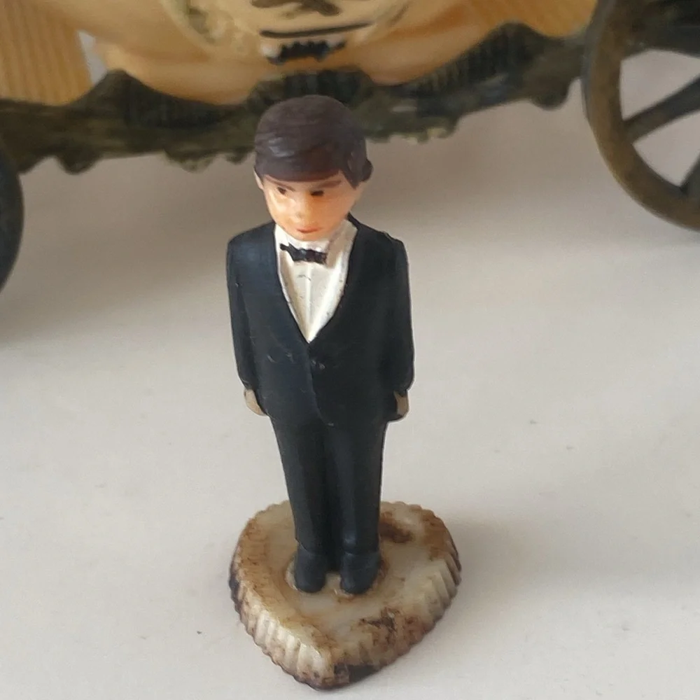 Vintage Wilton Cinderella Carriage Wedding Cake Topper with Bride and Groom